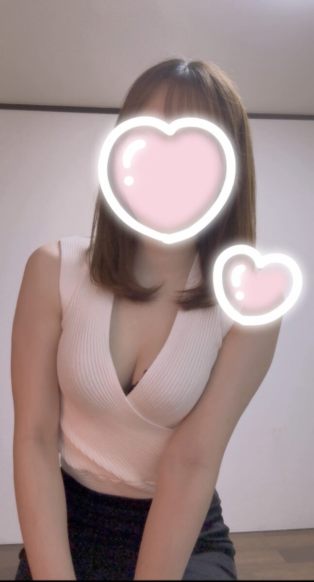 こんにちは♩ 今日から入りました ららです(⋆ᴗ͈ˬᴗ͈)” 初日からすでにご予約満了みたいで嬉しいです? お客様とお会いできるの楽しみにしてます♡ (めちゃくちゃドキドキしてる?) 今日はまだご飯を食べてないので今は腹ごしらえしておりますっ?? では、お気をつけてきてくださいねっ??? らら